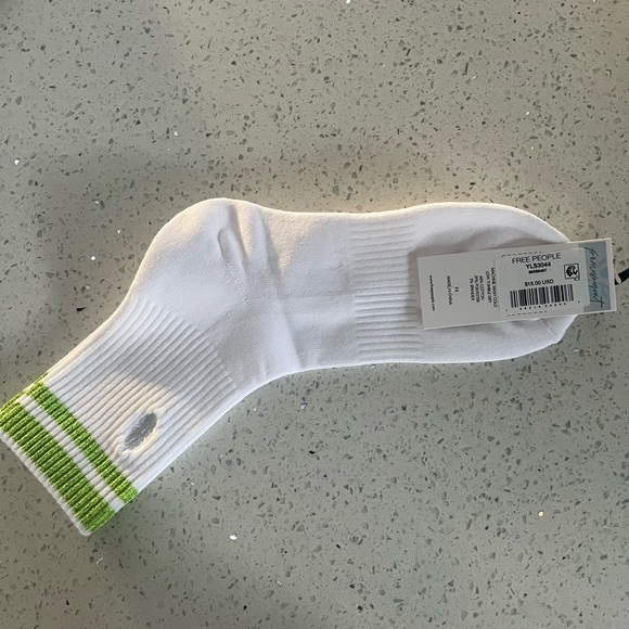 NWT- FP Movement Flash Quarter Crew Socks - Picture 4 of 5